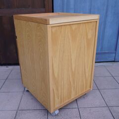 人気のMUJI(無印良品)のオーク無垢材 デスクキャビネット。シンプルでオシャレなデザインとナチュラルな質感がインテリアのアクセントになるサイドワゴン♪学習机や在宅ワークの事務机用の袖机に最適です！！CJ333