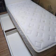真っ白なシングルベッド(収納付)ニトリ製
