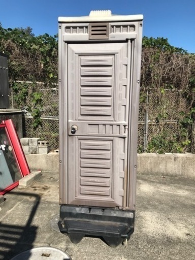 仮設トイレ