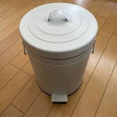 ニトリ　ペダル式ゴミ箱　美品