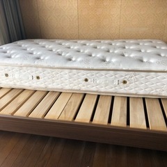 シモンズ　ベッド本体とベッドマット