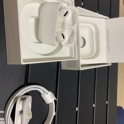 AirPods 不要の為出品致します。