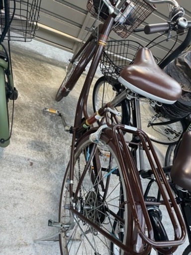 自転車を使わなくなったので出品します。 車はまだきれいで、茶色の車を購入しました。 車のシートに黒い筋があります。 残りは良好で新しい