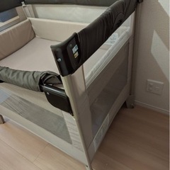 美品アップリカ　ココネルエアー  ココアBR ベビーベッド