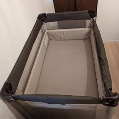 美品アップリカ　ココネルエアー  ココアBR ベビーベッド