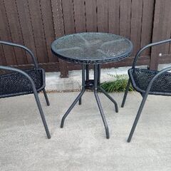 ガーデンテーブルと椅子2脚セット