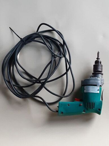 電動ドリルになります。大工用お下がりでした。