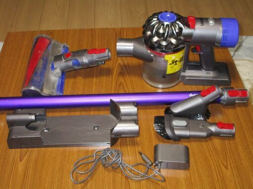 dyson ダイソン　sv10　ｖ8　コードレスクリーナー　ジャンク品  最終値下げ　5000円