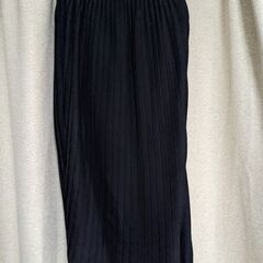 黒のプリーツロングスカート150円