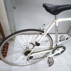 ロードバイク 丸石サイクル 700×28c アルミニウム  クロスバイク 自転車 ホワイト シルバー maruishi  苫小牧西店