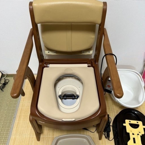 安寿ポータブルトイレ　家具調トイレ　自動ラップソフト便座