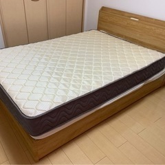 ニトリ　ダブルベッドフレーム / マットレス