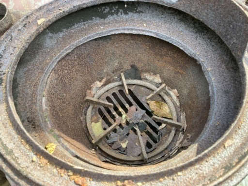 レトロ薪ストーブ 一部割れ