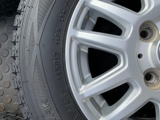 車のパーツ 軽トラ スタッドレスタイヤ アルミホイール付き