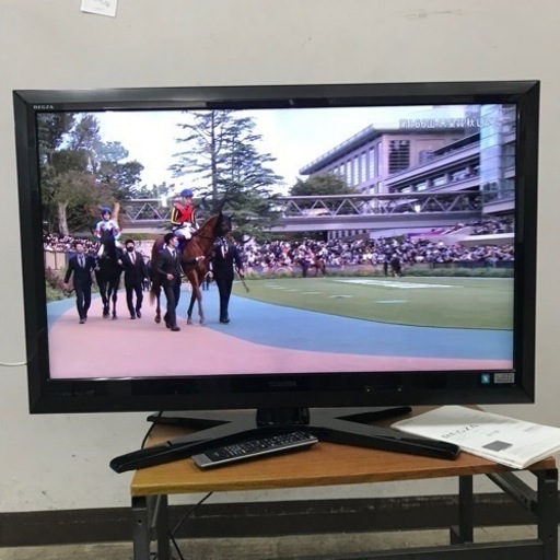 N2210-917 TOSHIBA REGZA42インチ液晶カラーテレビ 42Z1 2010年製【画面に小さな傷、リモコン電池ボックスツメ折れ】