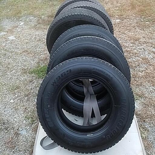 2Tトラック用185/85R16スタッドレスタイヤ