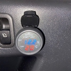 お取引中　車用　シガーソケット用　電圧計　温度計　USBポート有