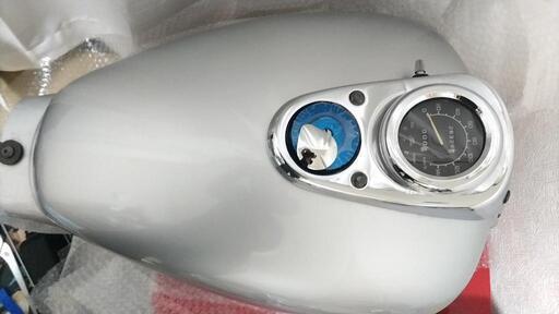 マグナ250 タンク　シルバー　美品　メーター付き マグナ250 タンク シルバー 美品 メーター付き