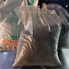 熱帯魚と水草とシュリンプのソイル ５リットル　１袋　１，０００円...