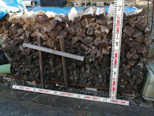 カナメの木、生垣系統の薪、軽トラック3台分