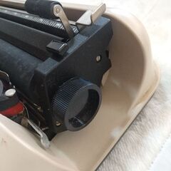 イタリアオリベッティ社製のレトロタイプライター（ハードケース付き）