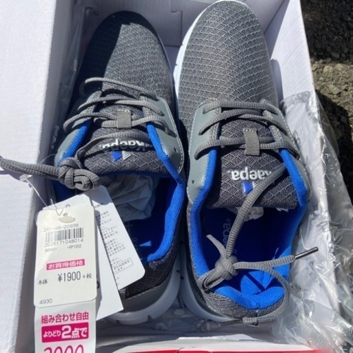 ２７センチ　スニーカー　新品