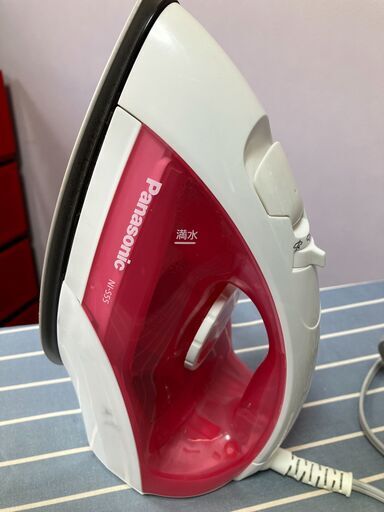 Panasonic スチームアイロン ピンク　【おまけ・アイロン台(スタンド式)】