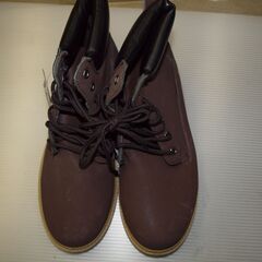 茶色い紐靴