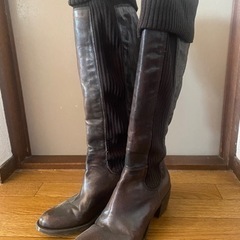 【ネット決済・配送可】靴の裏までかわいい茶色のロングブーツ