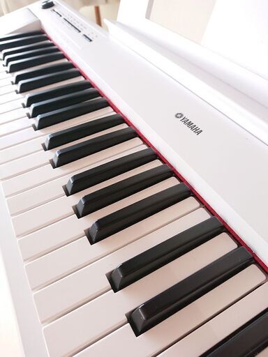 超美品 ヤマハ 電子ピアノピアジェーロ 操作問題なし ホワイト 台