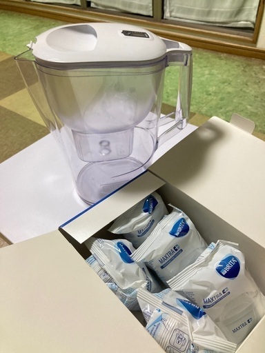 BRITA ブリタ　ピッチャー　カートリッジ付き