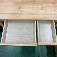 家具ならトレファク吉川店！！ 無印良品 デスク 引き出し付き パイン材 変色 ヤケ有