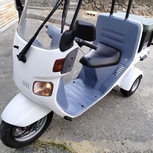 ホンダのジャイロキャノピー。綺麗な車体で調子良くセル一発始動。