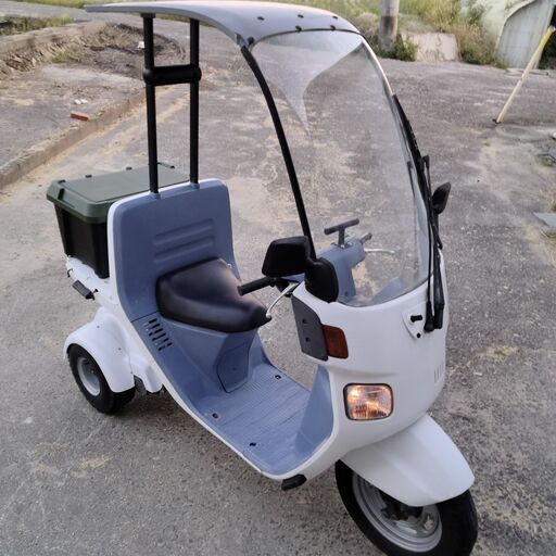 ホンダのジャイロキャノピー。綺麗な車体で調子良くセル一発始動