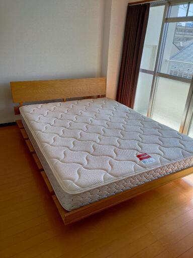 日本最大の クイーンサイズベッド。 フランスベッド - (ニトリ)\n