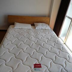 クイーンサイズベッド。 (ニトリ)
マットレス - フランスベッド