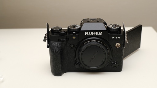 新品　FUJIFILM X-T4 ミラーレス一眼 デジタルカメラ ボディ ブラック 富士フィルム　保証つき