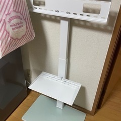 テレビスタンド。