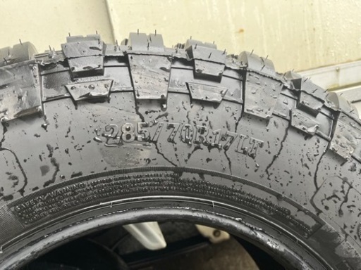 コンフォーサー　CF3000 285/70R17 マッドタイヤ