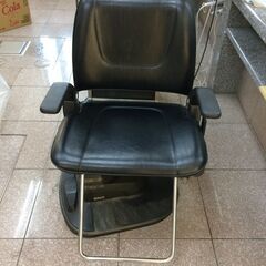 美容室用電動椅子、2台　※店主が高齢の為、美容室を閉めました。