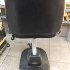 美容室用電動椅子、2台　※店主が高齢の為、美容室を閉めました。