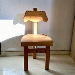 子供用の可愛い木製椅子です（ワンコ）
