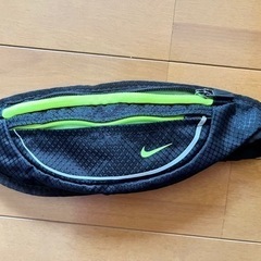 ランニングポーチ　NIKE 