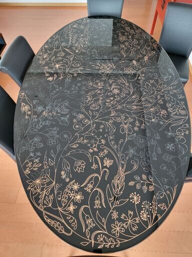 MOROSO ガラスダイニングテーブル