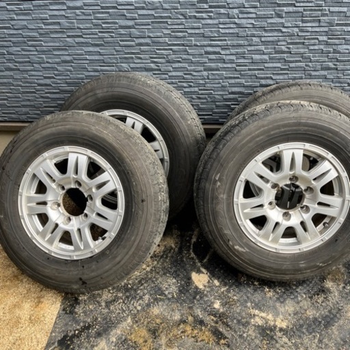 【ご成約ありがとうございました(*˘︶˘*).｡.:*♡⠀】ハイエース100に使用　195/80R15 美品
