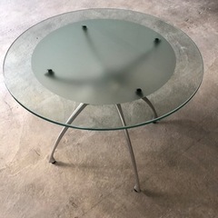円形ガラステーブル　1台