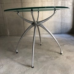 円形ガラステーブル　1台