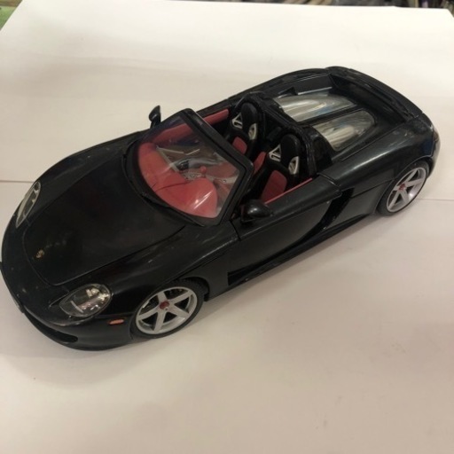 ♦️値下げしました♦️Scale 1:18 ポルシェカレラGT