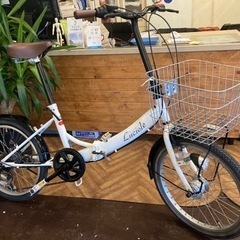 カゴ付き】LEDオートライト 6段変速 20インチ折りたたみ自転車 ホワイト