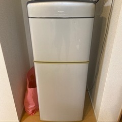 SHARPの2ドア　140Lの冷蔵庫